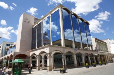 Salta şehir merkezinde modern bina, Arjantin