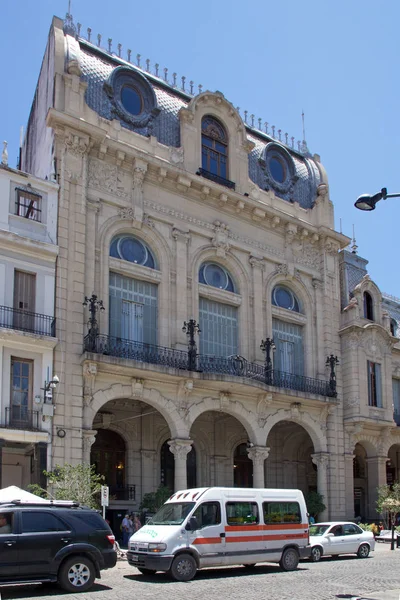 Architektura na dziewiątym placu lipcem w Salta, Argentyna — Zdjęcie stockowe