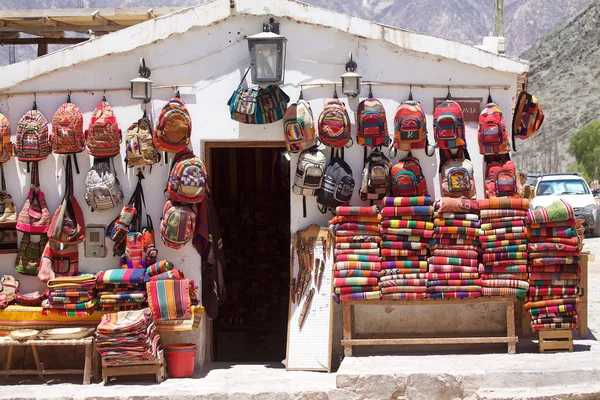 Магазин текстиля в Пурмамарке, провинция Хужуй, Аргентина — стоковое фото