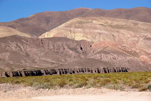 Драматический горный ландшафт вблизи Укии в провинции Хужуй, Аргентина — стоковое фото