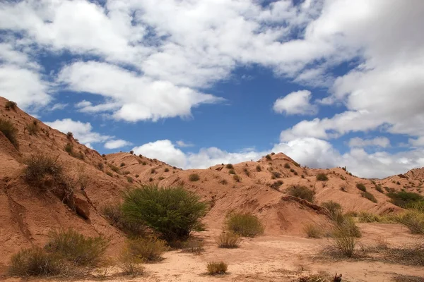 Los Colorados, разноцветные ванны в Jujuy Province, Аргентина — стоковое фото