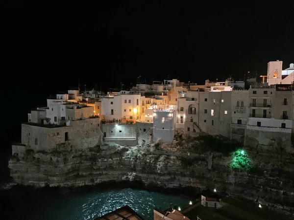 Polignano Μια Φοράδα Βράδυ Απουλία Ιταλία Είναι Μια Πόλη Στη — Φωτογραφία Αρχείου