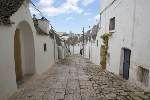 Trullo Wzdłuż Ulicy Alberobello Apulia Włochy Alberobello Małe Miasteczko Południowych — Zdjęcie stockowe