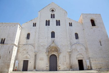 Papa Bazilikası di San Nicola, Bari, Apulia, İtalya. Bari, İtalya 'nın güneyinde Adriyatik Denizi' nde yer alan Apulia bölgesinin başkentidir. Bazilika, hem Roma Katolikleri hem de Ortodoks Hıristiyan Kilisesi için önemli bir hac yeri.