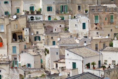 Matera, İtalya 'daki Sassi. Matera Sassileri, İtalya 'nın Matera kentinde bulunan Sasso Caveoso ve Sasso Barisano adlı iki bölgeden oluşmaktadır.. 