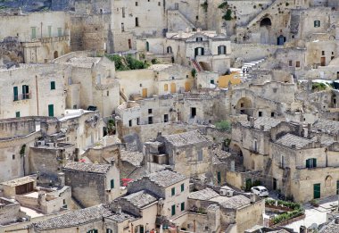 Matera, İtalya 'daki Sassi. Matera Sassileri, İtalya 'nın Matera kentinde bulunan Sasso Caveoso ve Sasso Barisano adlı iki bölgeden oluşmaktadır.. 