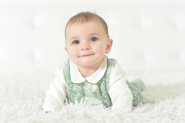 Bonito Bebê Menina Branco Cobertor — Fotografia de Stock