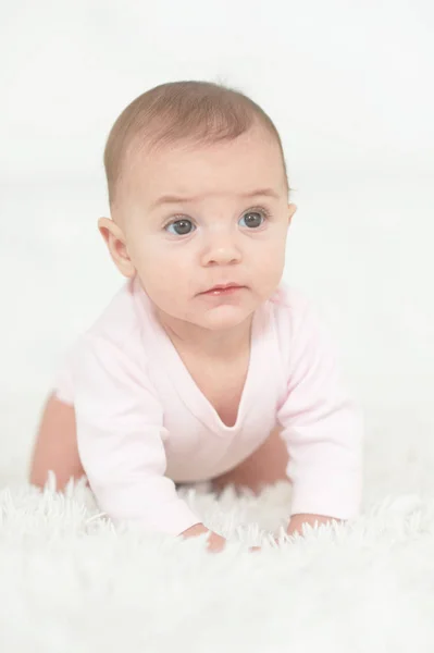 Bonito Bebê Menina Branco Cobertor — Fotografia de Stock