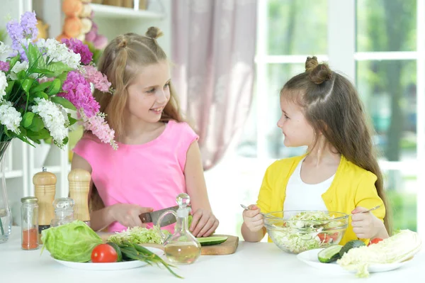 Cute Girls Preparing Delicious Fresh Salad Kitchen — Stock Photo, Image