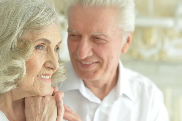 Close Van Portret Van Gelukkige Paar Volwassen Thuis — Stockfoto