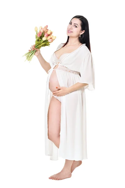 Mooie Zwangere Vrouw Met Bloemen Geïsoleerd Witte Achtergrond — Stockfoto