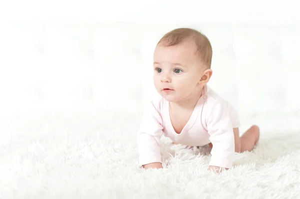 Bonito Bebê Menina Branco Cobertor — Fotografia de Stock