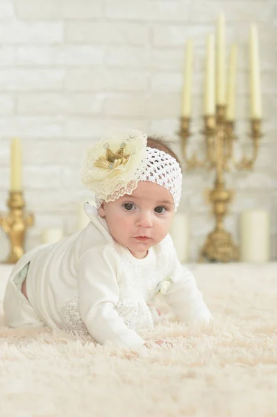 Bonito Adorável Bebê Menina Com Flor Cabeça — Fotografia de Stock