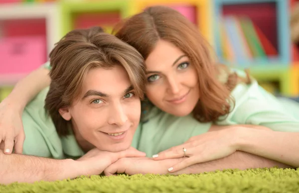 Young couple reading book — Stock Photo, Image