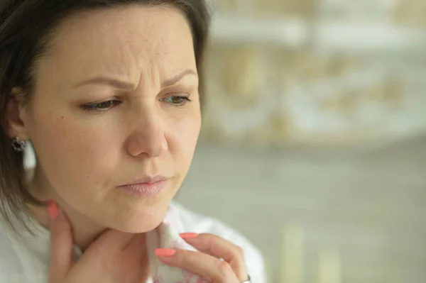 Kranke junge Frau — Stockfoto