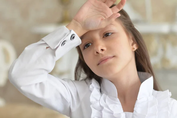 Niedliches kleines Mädchen weint — Stockfoto