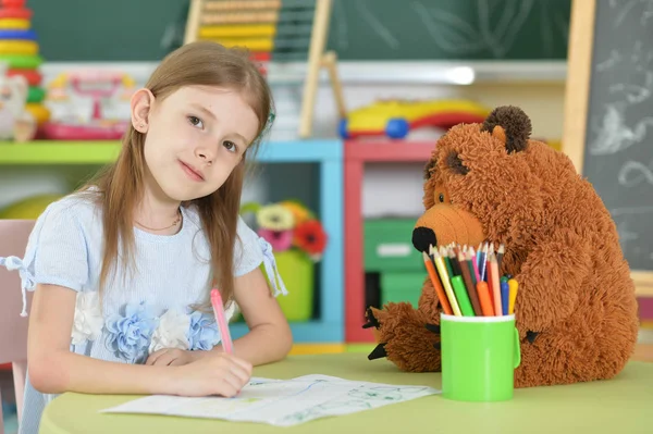 Schattig Schoolmeisje Zit Tabel Tekening — Stockfoto