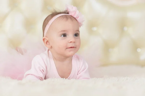 Bonito Adorável Bebê Menina Com Flor Cabeça — Fotografia de Stock