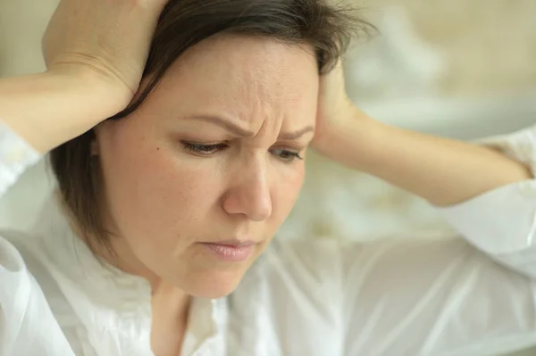 Mooie Jonge Vrouw Met Hoofdpijn — Stockfoto