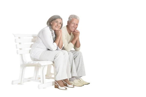 Portrait Couple Personnes Âgées Assis Sur Banc Isolé Sur Fond — Photo