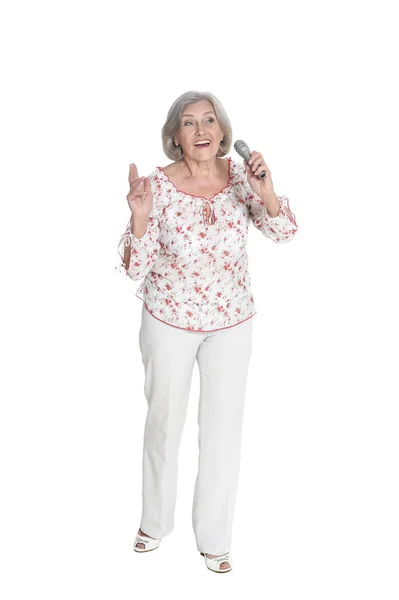 Seniorin singt — Stockfoto