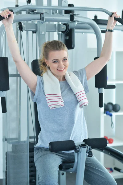 Sportivo Giovane Donna Formazione Palestra — Foto Stock