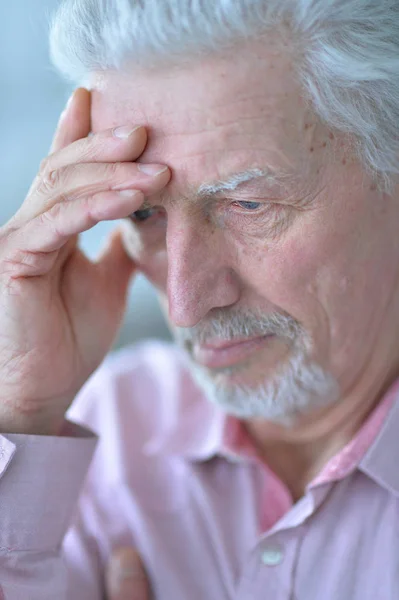 Porträtt Sorgliga Senior Mannen Hemma — Stockfoto