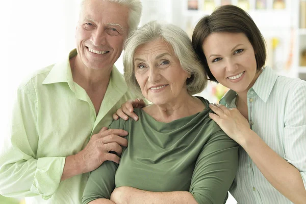 Gelukkige Senior Ouders Met Dochter Thuis — Stockfoto