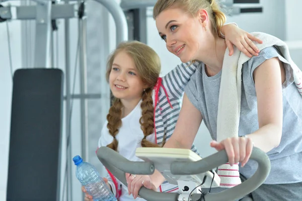 Sporty Young Woman Training Teenage Daughter Gym — Stock Photo, Image