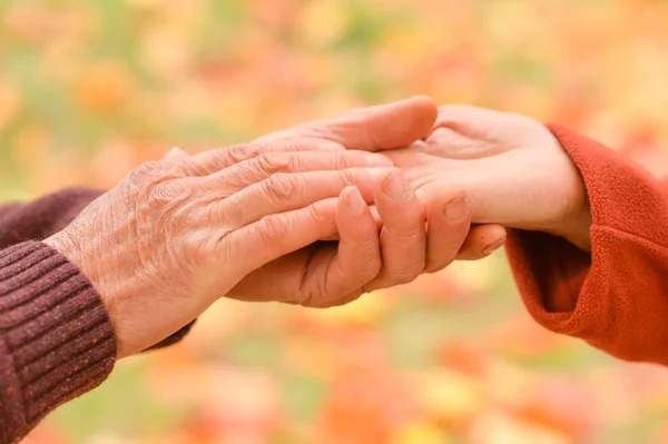 Dos Personas Cogidas Mano Naturaleza —  Fotos de Stock