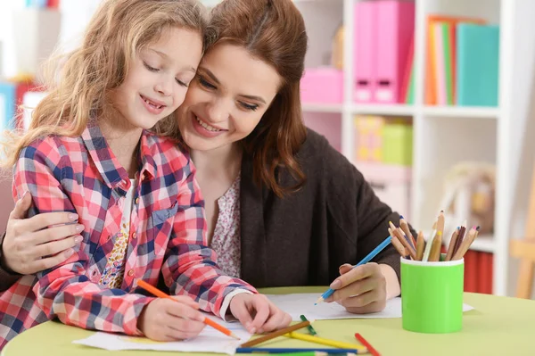 Schattig klein meisje huiswerk Stockfoto