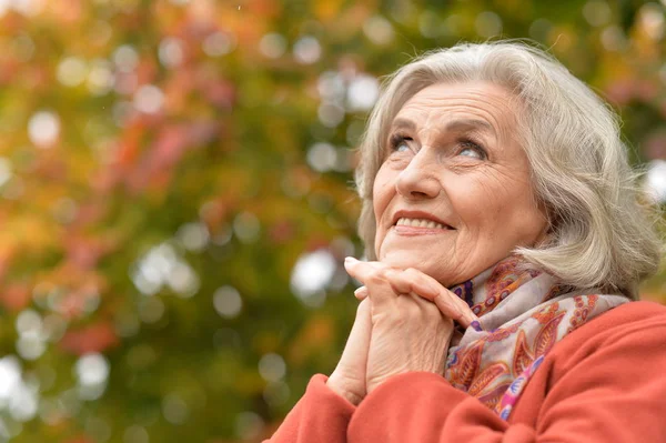 Portrait Beautiful Senior Woman Park — Stock Photo, Image