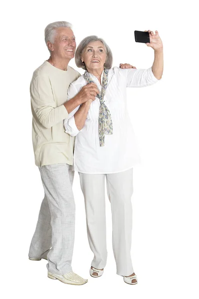 Portrait Couple Personnes Âgées Prenant Selfie Isolé Sur Fond Blanc — Photo