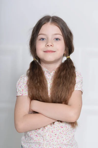 Carino bambina in posa — Foto Stock