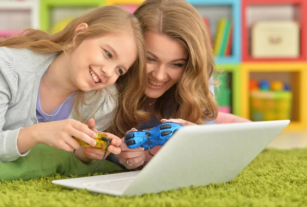 Mother Daughter Playing Computer Game Laptop While Lying Floor Home — Stock Photo, Image
