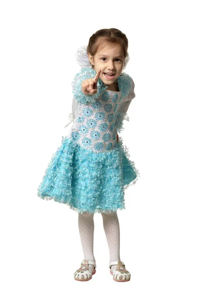 Маленька дівчинка в блакитній сукні — стокове фото