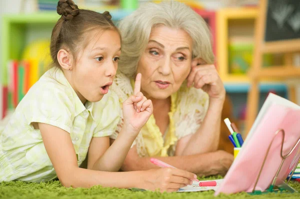 Grandmother Cute Little Girl Doing Homework Together — Stock Photo, Image