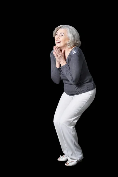 年配の女性で分離バック背景をポーズ — ストック写真