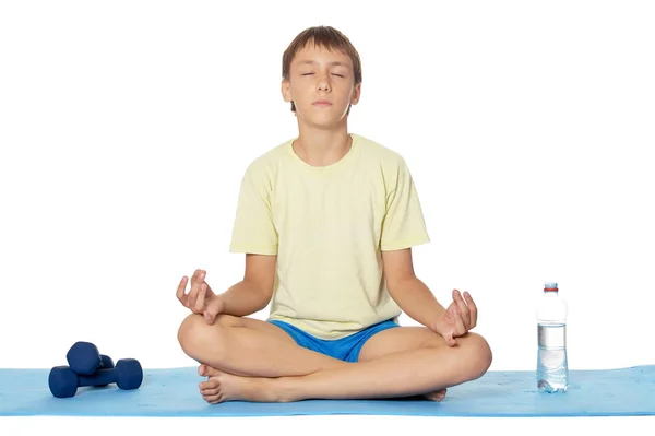 Niño Practicando Yoga Aislado Sobre Fondo Blanco — Foto de Stock