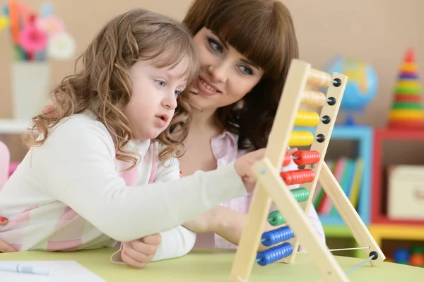 Madre con hija pequeña — Foto de Stock