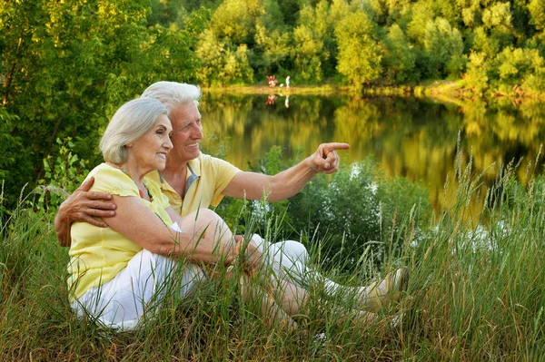 Loving Senior Couple Posing Lake Summer — Stock Photo, Image