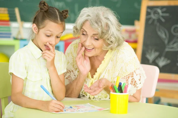 Mormor Och Barnbarn Ritning Tillsammans — Stockfoto