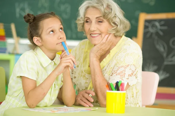 Mormor Och Barnbarn Ritning Tillsammans — Stockfoto