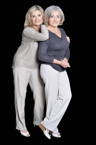 Twee mooie senior vrouwen — Stockfoto