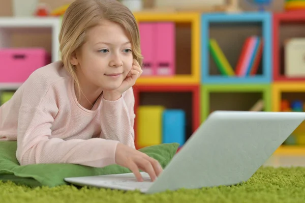 Girl using modern laptop — Stock Photo, Image