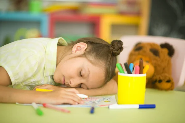 Stufa Studentessa Addormentarsi Mentre Disegna Casa — Foto Stock