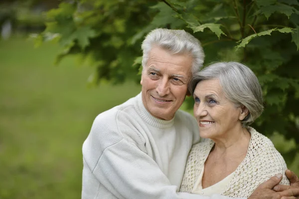 Couple âgé ensemble — Photo