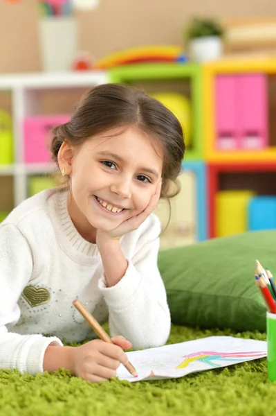 Ragazza disegno a casa — Foto Stock