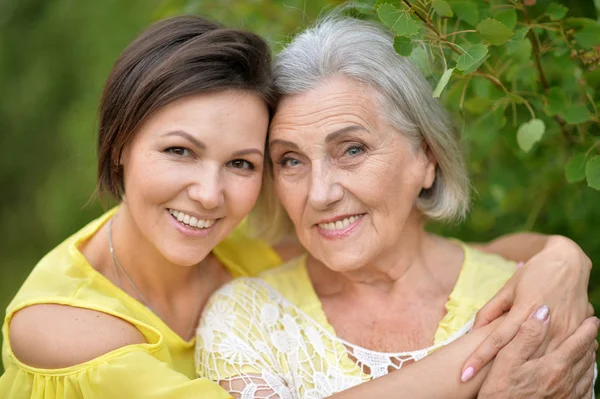 Cheerful mother and adult daughter — Stock Photo, Image