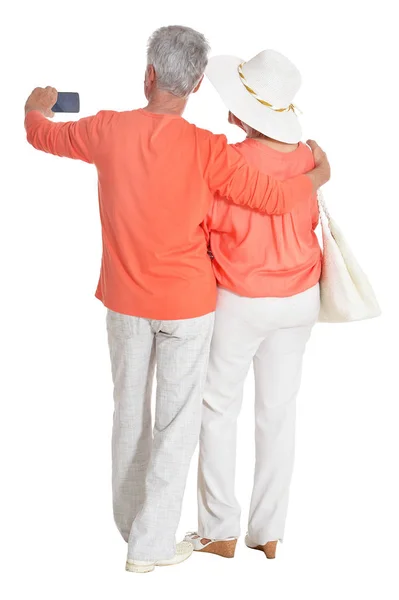 Achteraanzicht Van Senior Paar Knuffelen Het Nemen Van Selfie Geïsoleerd — Stockfoto